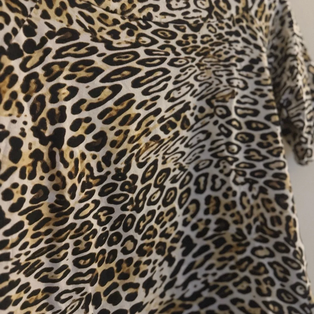 Jones New York Signature Leopard Print Blouse Size M - Picture 4 of 8
